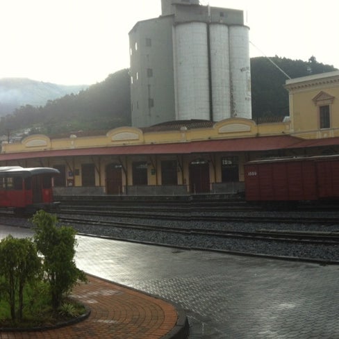 Foto tomada en Estación de Tren Chimbacalle  por MaFernanda P. el 4/23/2013