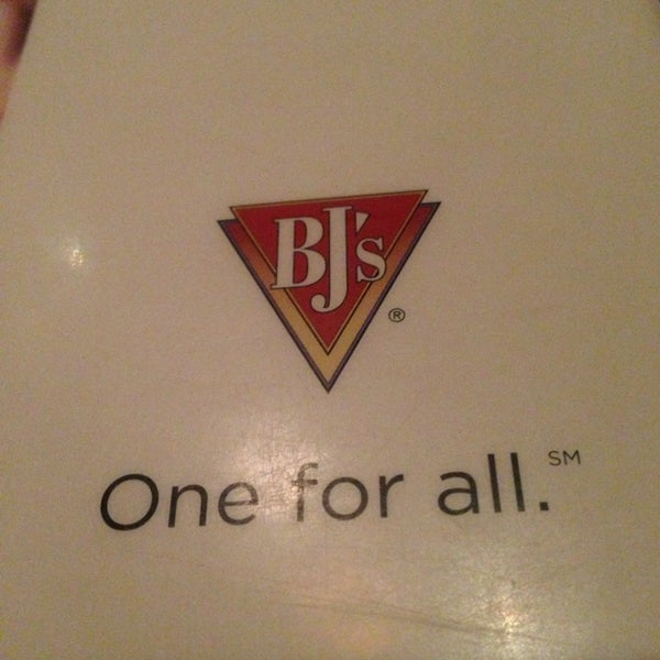 Photo taken at BJ&#39;s Restaurant &amp; Brewhouse by Ellyn H. on 10/23/2014