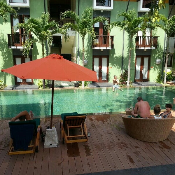 Das Foto wurde bei HARRIS Hotel Tuban Bali von Seungchul L. am 8/10/2015 aufgenommen