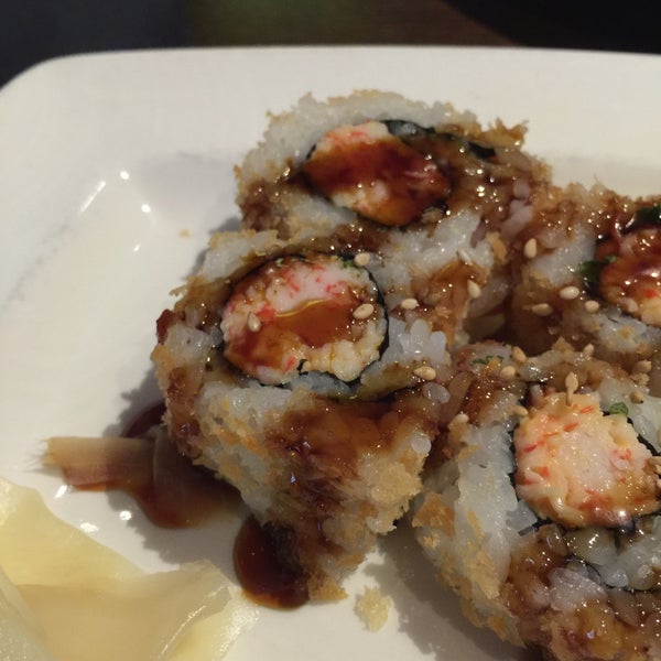 Foto diambil di Blue Sushi Sake Grill oleh Christina M. pada 2/7/2016