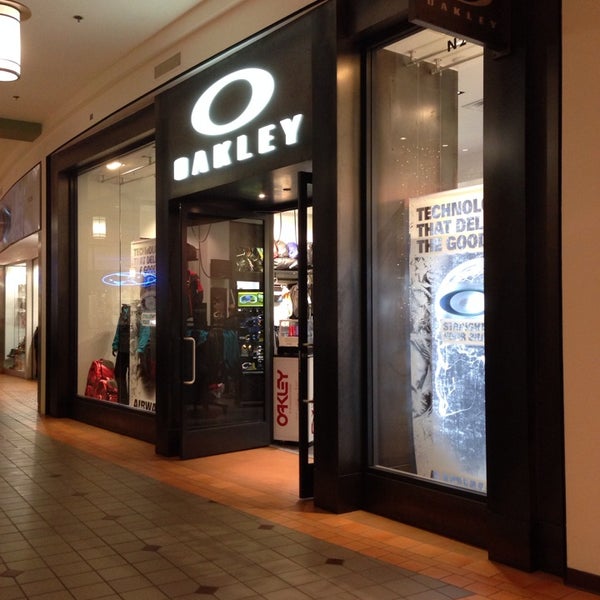 Oakley store in the Mall of America, Bloomington, Minneapolis, Minnesota,  USA Stock Photo - Alamy