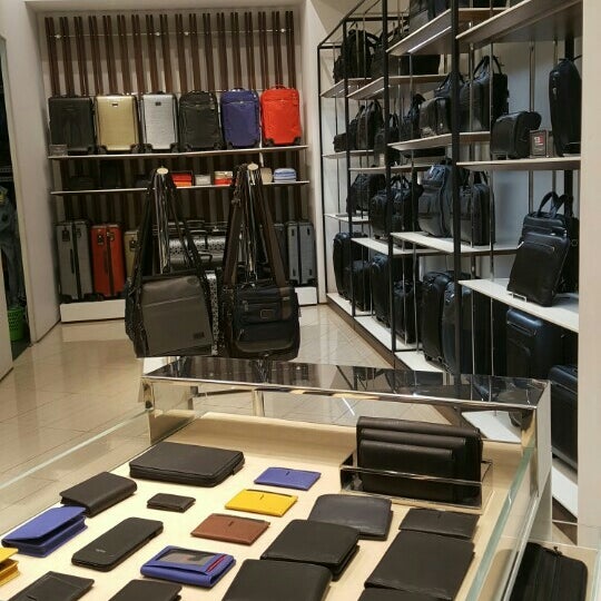 tumi central park mall