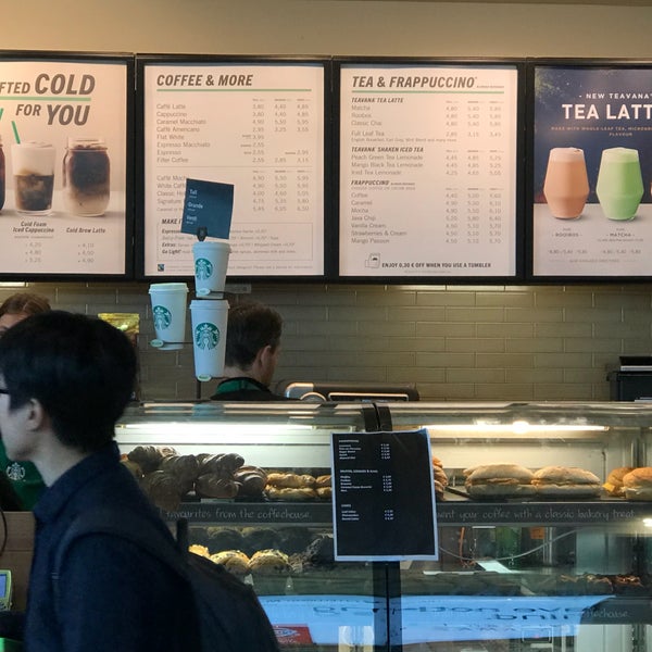 รูปภาพถ่ายที่ Starbucks โดย Cluelinary เมื่อ 5/12/2018
