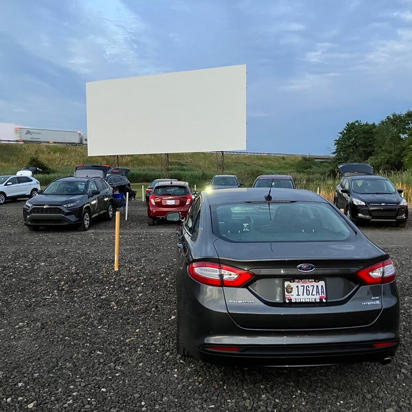 Aut-O-Rama Twin Drive-In Theatre - Movie Theater