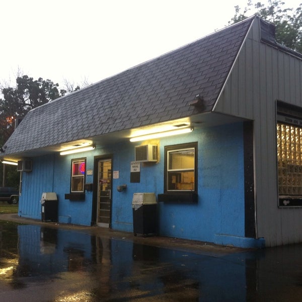 Four Brothers Fried Chicken Joint in Garfield Park