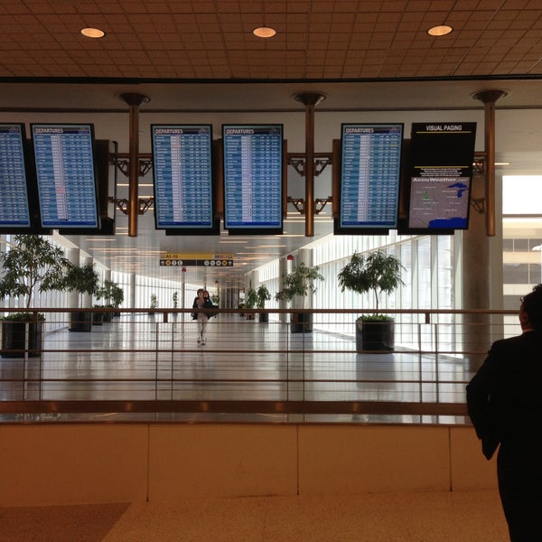 5/7/2013にGreg S.がジョージ ブッシュ インターコンチネンタル空港 (IAH)で撮った写真