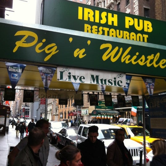 Снимок сделан в Pig &#39;n Whistle пользователем Brennan v. 10/30/2012