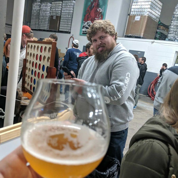 2/10/2018 tarihinde Tyler T.ziyaretçi tarafından oliver brewing co'de çekilen fotoğraf