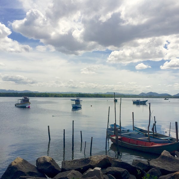 Das Foto wurde bei Ilha das Caieiras von Telma A. am 4/5/2015 aufgenommen