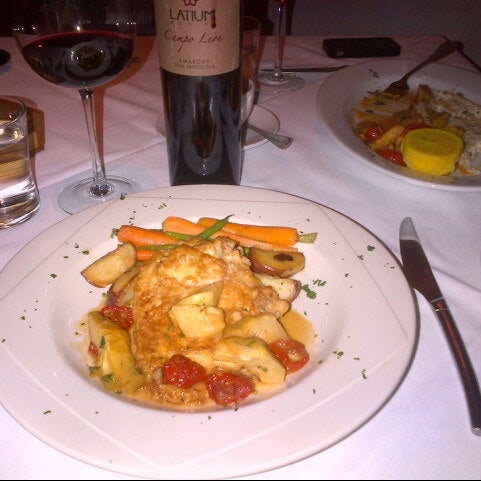 11/7/2012 tarihinde Marcia R.ziyaretçi tarafından Marcony Restaurant'de çekilen fotoğraf