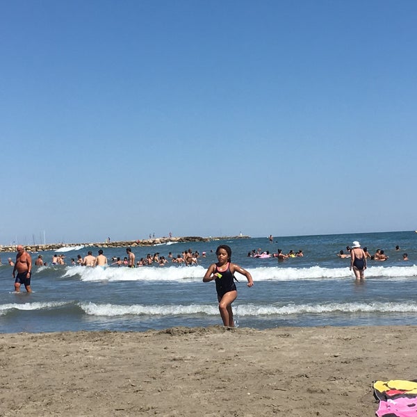 Photos At St Maries De La Mer Tahiti Plage Surf Spot In