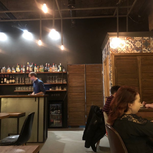 รูปภาพถ่ายที่ Garage Bar โดย Volodia Shadrin เมื่อ 4/3/2019
