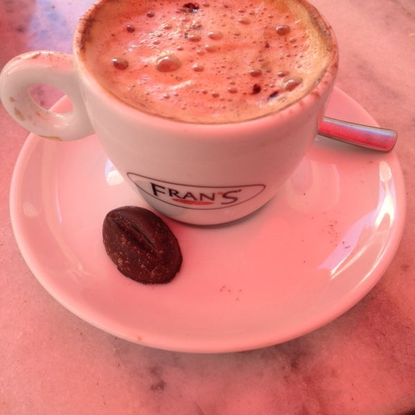 9/6/2014 tarihinde Krau F.ziyaretçi tarafından Fran&#39;s Café Moema'de çekilen fotoğraf