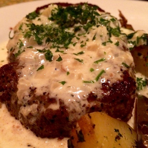 Wanna splurge a bit? Get their Gorgonzola filet mignon and have a nice glass of wine to go with it.