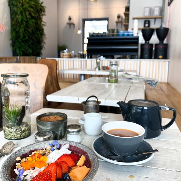 Saucer & Cup Coffee Shop in Wimbledon Park