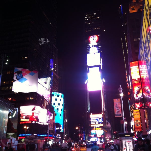 Foto scattata a Broadway @ Times Square Hotel da Byron W. il 5/24/2013