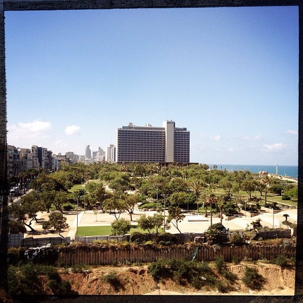 Снимок сделан в Alexander Tel Aviv Hotel пользователем Jerry C. 4/12/2013