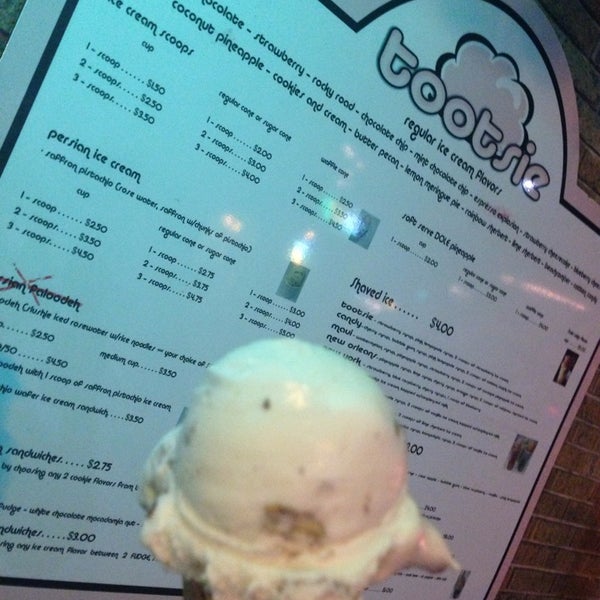 Foto tirada no(a) Tootsie Ice Cream por Keira W. em 8/3/2014