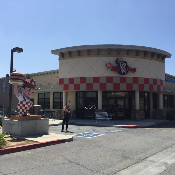 Bob's Big Boy American Restaurant in Norco