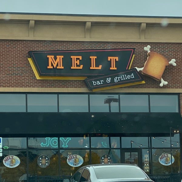 รูปภาพถ่ายที่ Melt Bar and Grilled โดย Francis Roy B. เมื่อ 10/14/2020