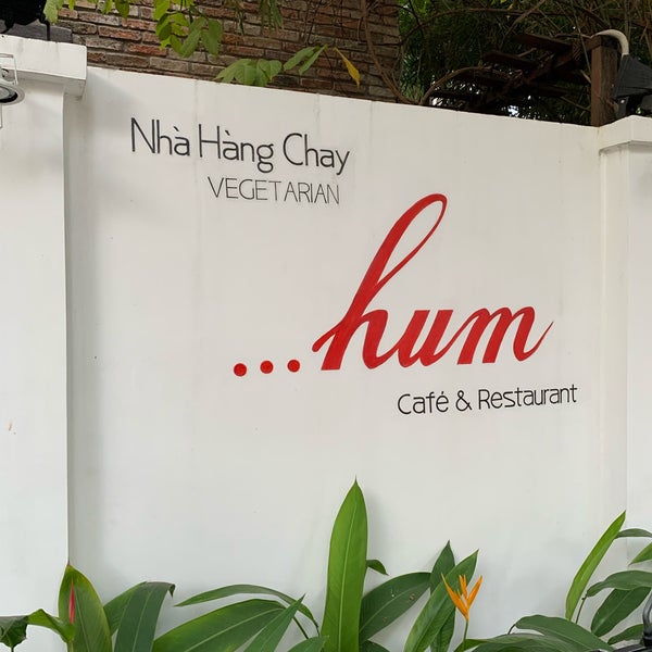 Foto tirada no(a) Hum Vegetarian, Lounge &amp; Restaurant por Matthew M. em 12/21/2019