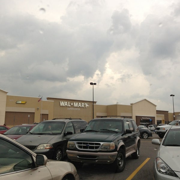 Walmart Supercenter Hipermarket di Wichita