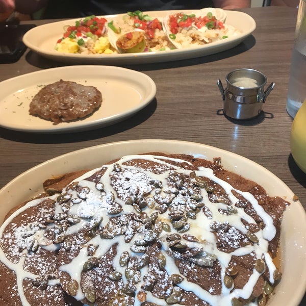 Photo taken at Snooze, an A.M. Eatery by Kristen H. on 10/13/2018