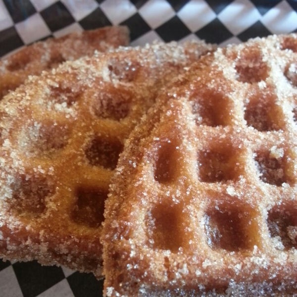 Снимок сделан в Butter And Zeus Waffle Sandwiches пользователем Sandra 7/28/2014