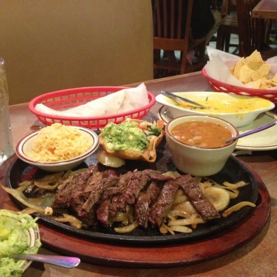รูปภาพถ่ายที่ Teotihuacan Mexican Cafe โดย Greg N. เมื่อ 12/18/2012