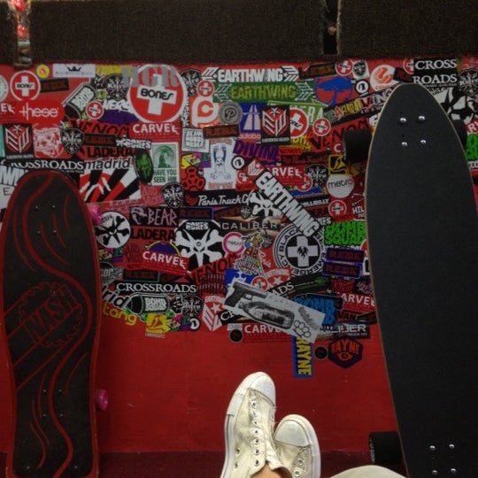 Das Foto wurde bei Carve Skate Shop von Greg N. am 12/8/2012 aufgenommen