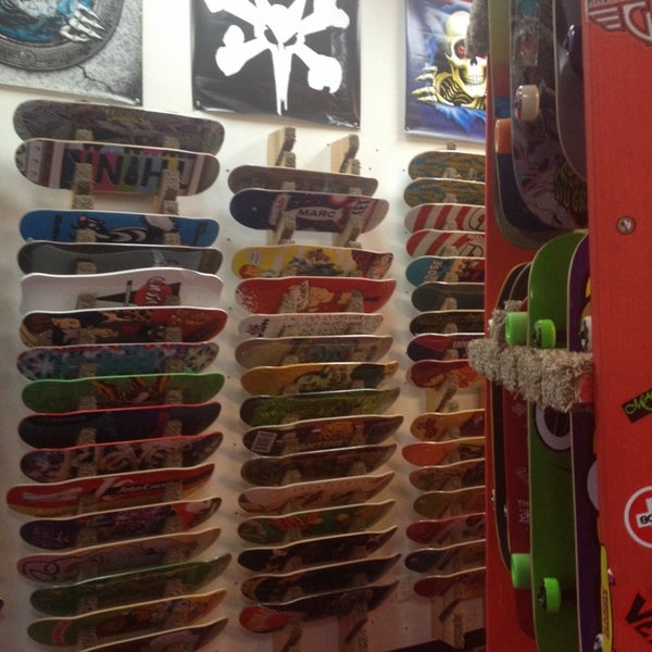 Foto diambil di Carve Skate Shop oleh Greg N. pada 5/23/2014