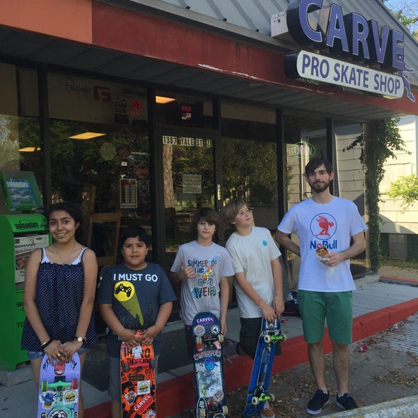 Das Foto wurde bei Carve Skate Shop von Greg N. am 3/29/2015 aufgenommen