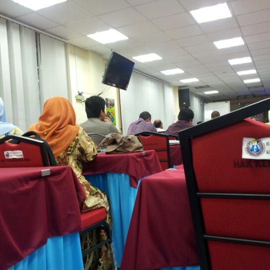 Pejabat Pendidikan Daerah Rompin - Government Building in Kuala Rompin