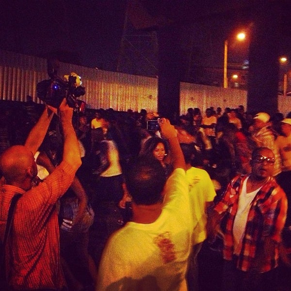รูปภาพถ่ายที่ Baile Charme do Viaduto de Madureira โดย Dudu de Morro A. เมื่อ 3/10/2013
