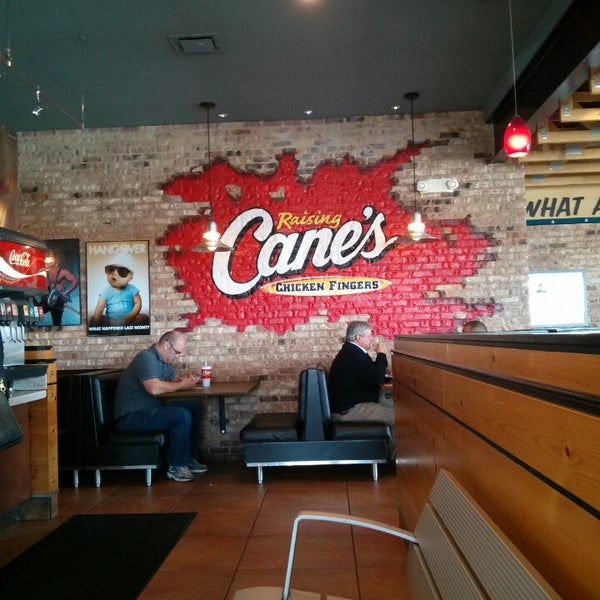 Foto scattata a Raising Cane&#39;s Chicken Fingers da Arvind G. il 4/16/2013