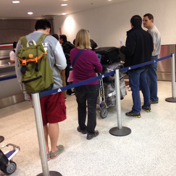 American Airlines Baggage Service Desk 