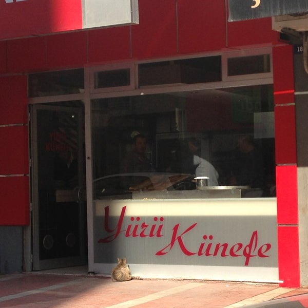 Yürü Börek &amp; Künefe Börekçi