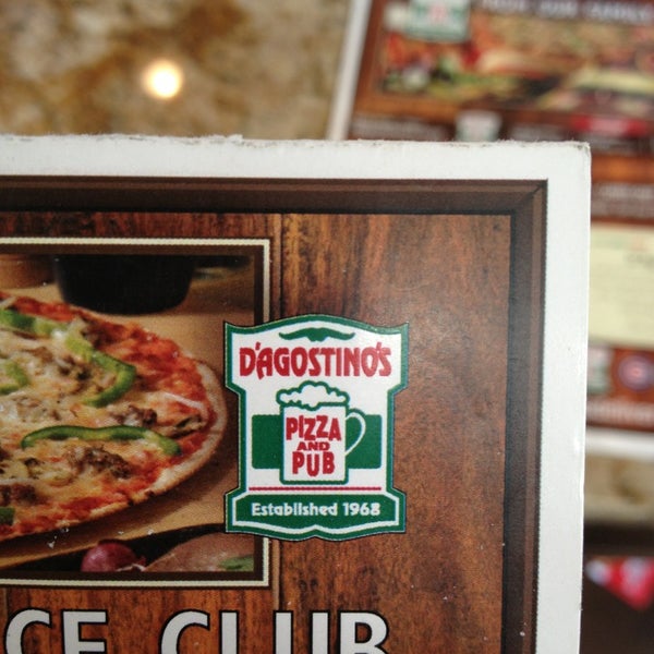 รูปภาพถ่ายที่ D&#39;Agostinos Pizza and Pub Park Ridge โดย Kevin K. เมื่อ 3/21/2013