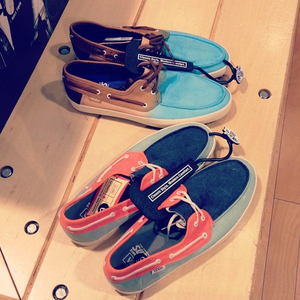 Stoneridge mall deals vans