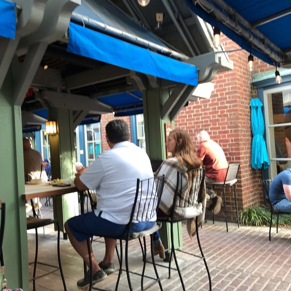 Photo taken at Berret&#39;s Seafood Restaurant and Taphouse Grill by David F. on 10/5/2019