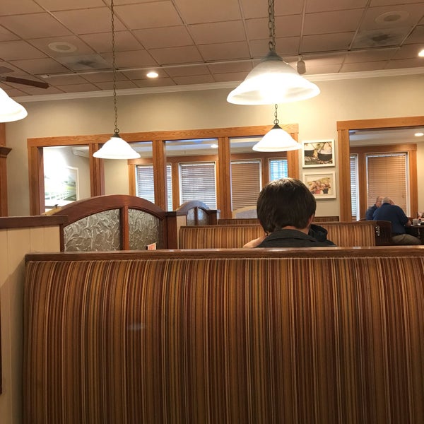 Bob Evans Restaurant 1100 N Canfield Niles Rd