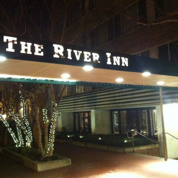 Foto tirada no(a) The River Inn por Mikhail R. em 2/25/2013
