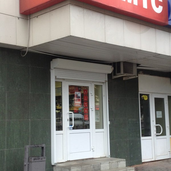 Салон-магазин МТС расположен в здании гостиницы и смотрит прямо на проспект Красной Армии!!!