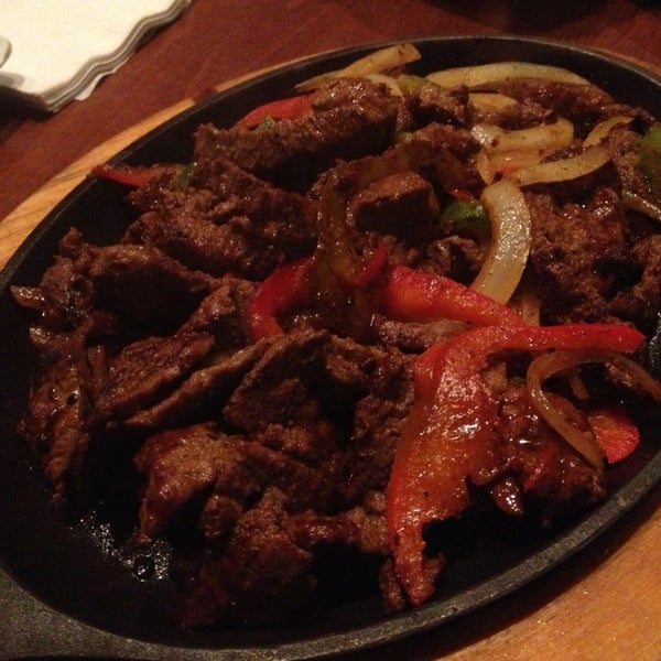 1/11/2013 tarihinde Laura H.ziyaretçi tarafından La Fiesta Mexican Restaurant'de çekilen fotoğraf