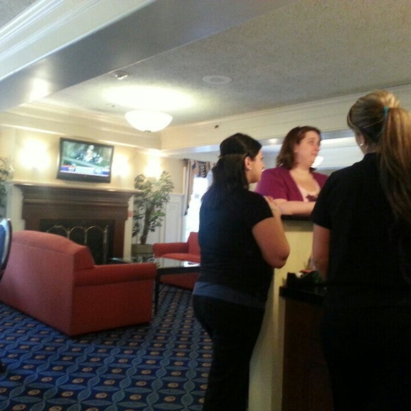 Photo taken at Courtyard by Marriott Boston Lowell/Chelmsford by iNetspy on 5/14/2014