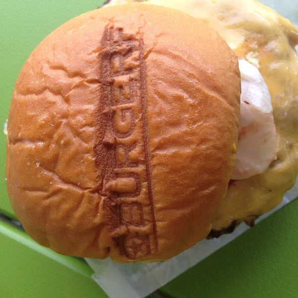 7/20/2014에 Mark R.님이 BurgerFi에서 찍은 사진