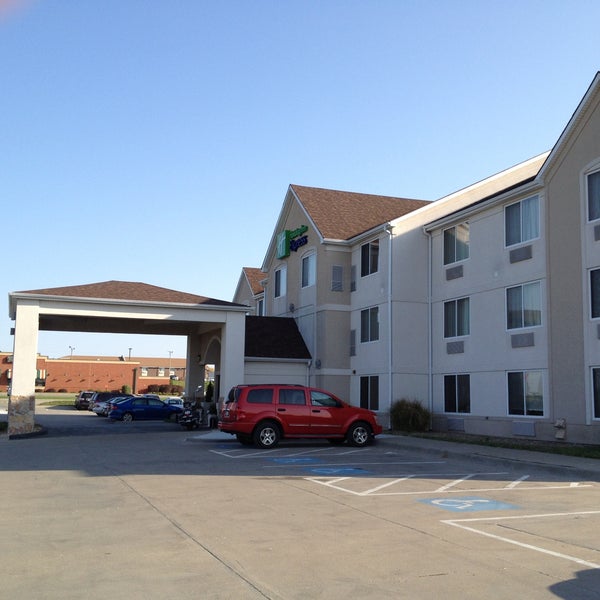 Photos At Holiday Inn Express Suites Maryville Hotel In - 