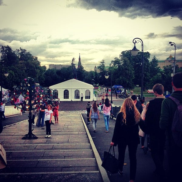 Причал третьяковский как добраться. Причал третьяковский москва. третьяковский причал на болотной набережной, москва.