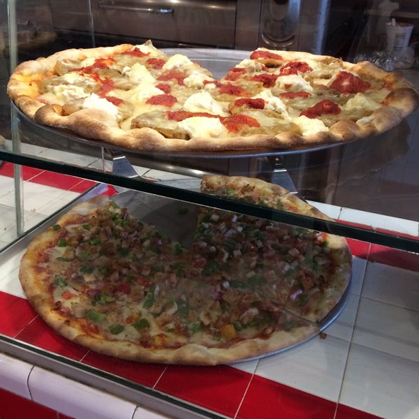 Foto tirada no(a) Pastafina Pizza por Eric H. em 5/15/2014