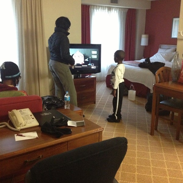 1/18/2013 tarihinde Syreeta J.ziyaretçi tarafından Residence Inn Arlington Rosslyn'de çekilen fotoğraf